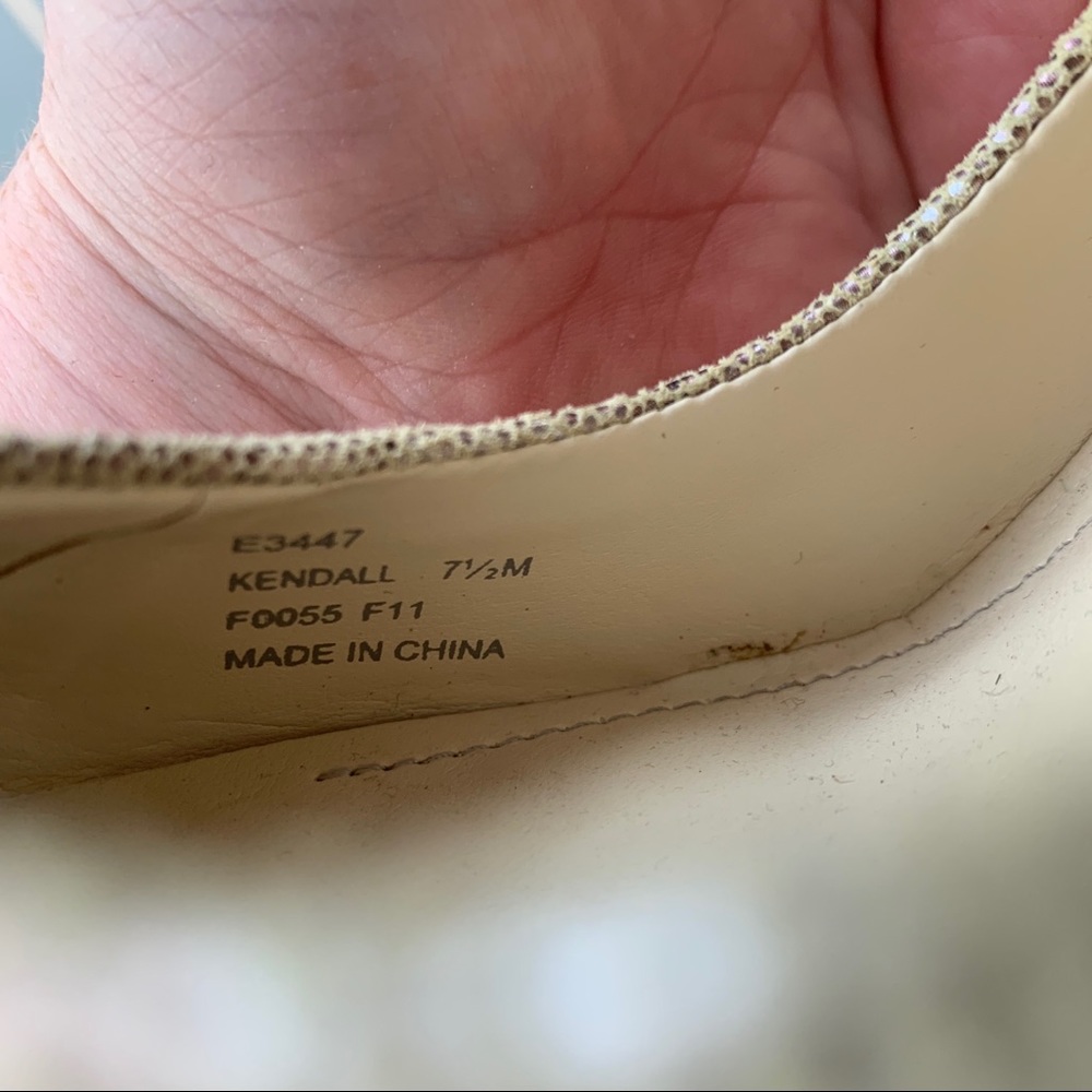 NEW CALVIN KLEIN Metallic Platform Pumps - Picture 6 of 6